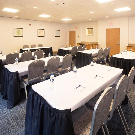 Holiday Inn Express Hotel & Suites Detroit-Utica By Ihg Bagian luar foto