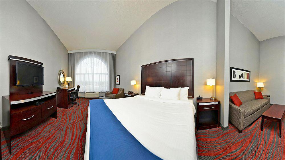 Holiday Inn Express Hotel & Suites Detroit-Utica By Ihg Bagian luar foto