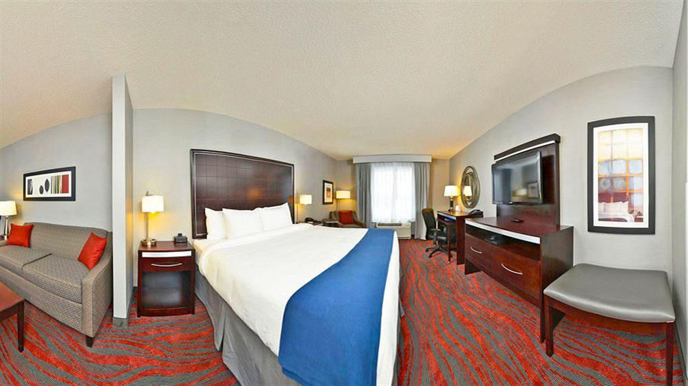 Holiday Inn Express Hotel & Suites Detroit-Utica By Ihg Bagian luar foto