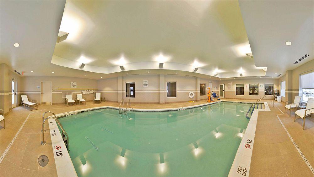Holiday Inn Express Hotel & Suites Detroit-Utica By Ihg Bagian luar foto