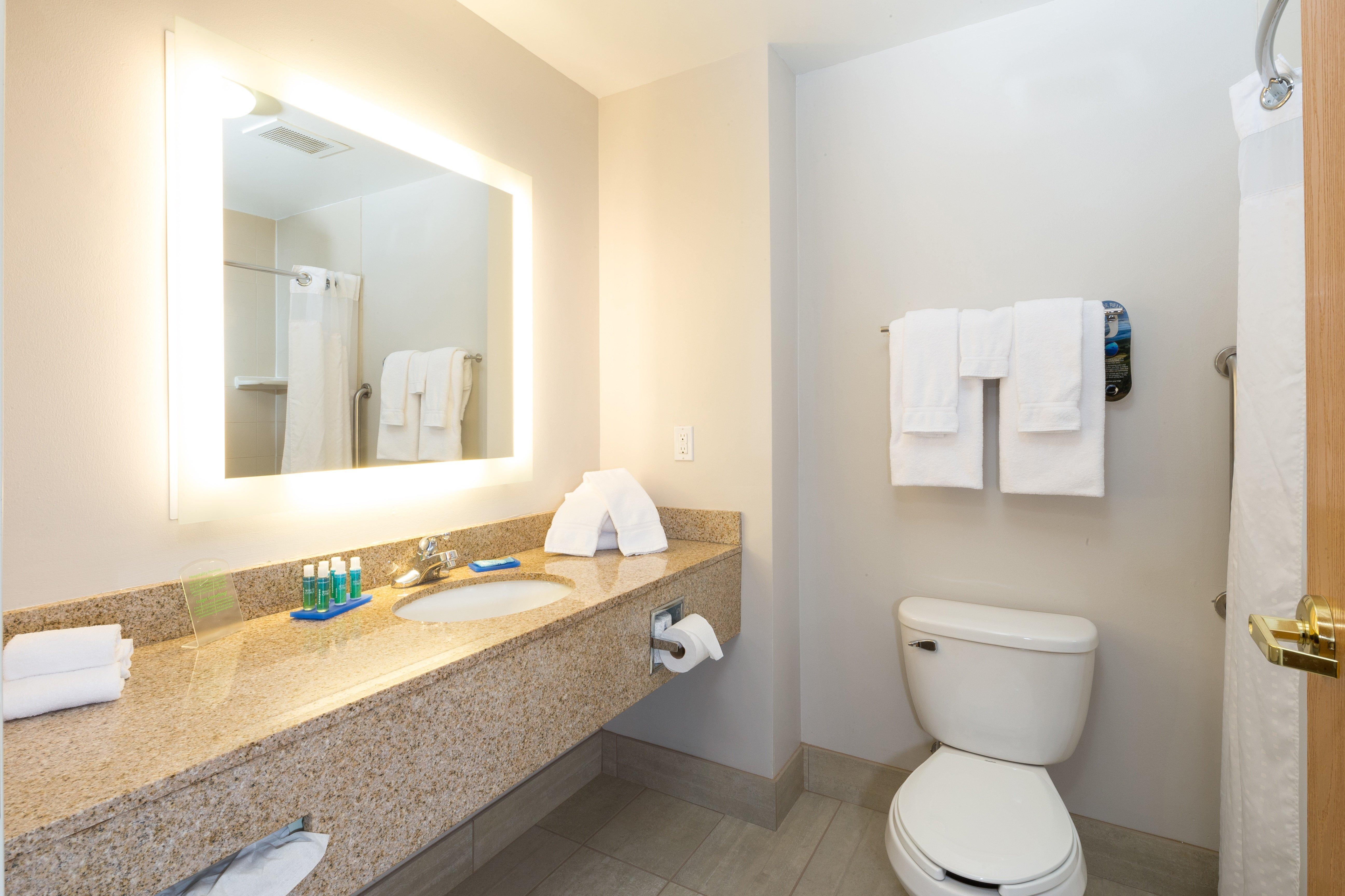 Holiday Inn Express Hotel & Suites Detroit-Utica By Ihg Bagian luar foto