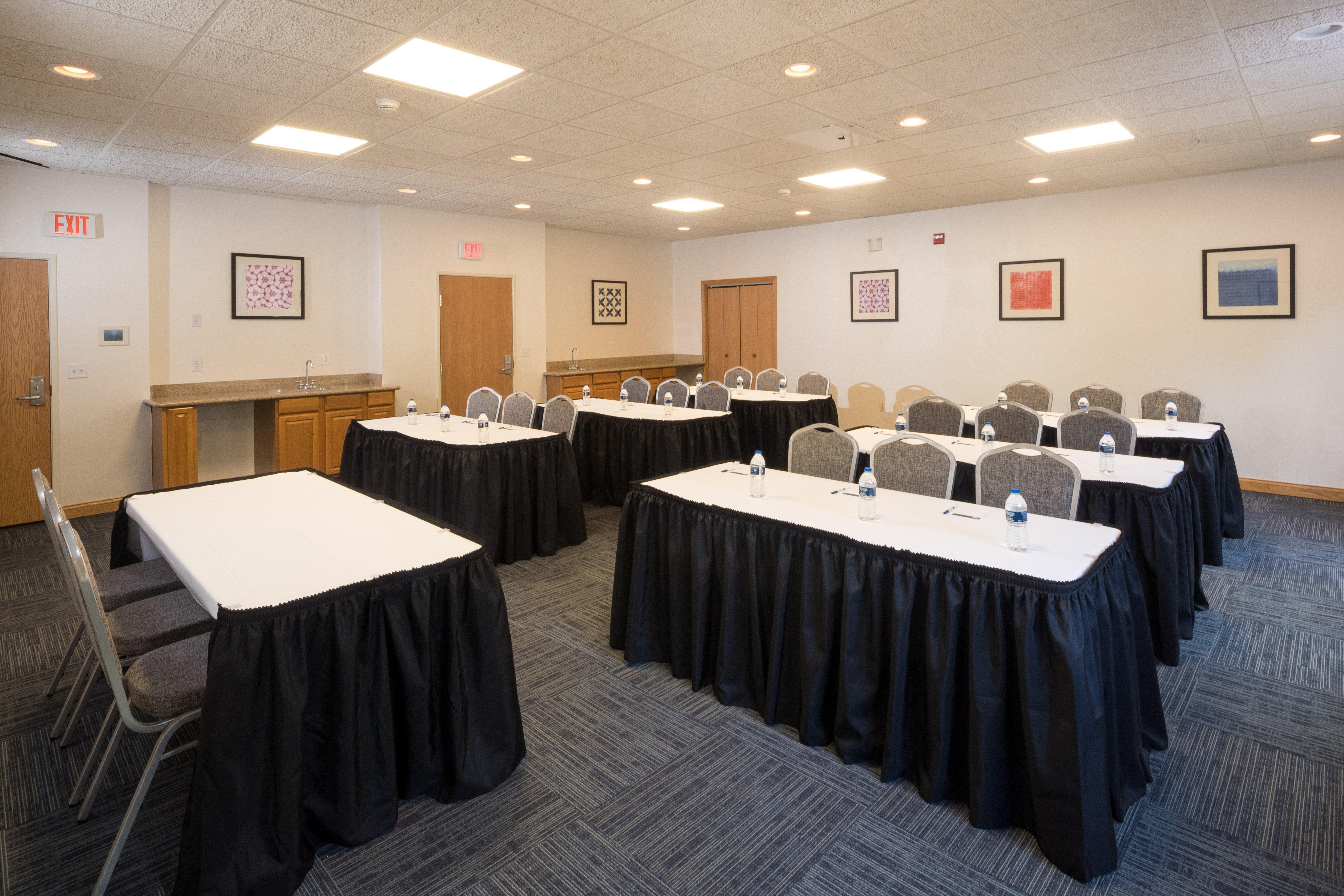 Holiday Inn Express Hotel & Suites Detroit-Utica By Ihg Bagian luar foto