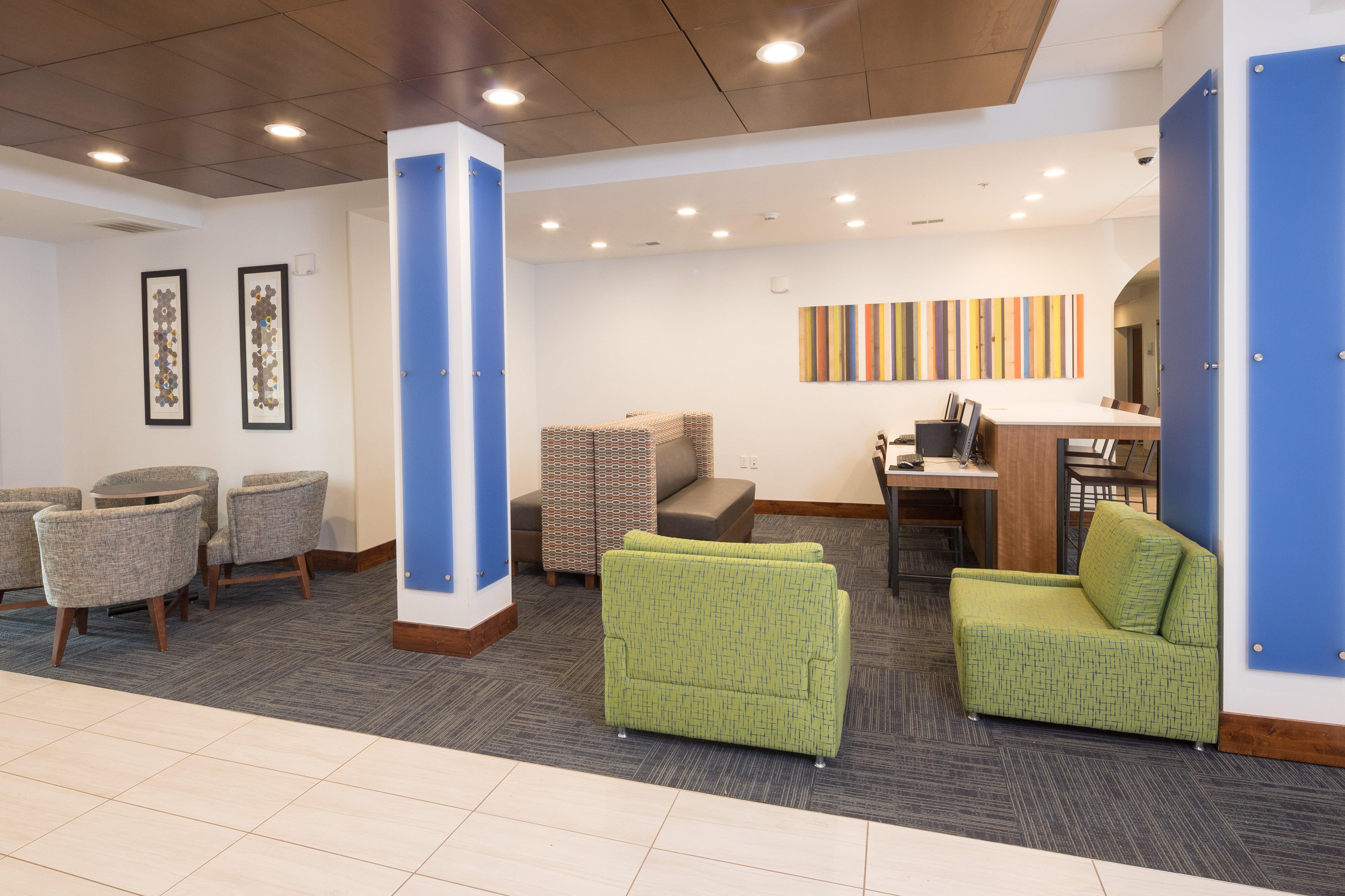 Holiday Inn Express Hotel & Suites Detroit-Utica By Ihg Bagian luar foto