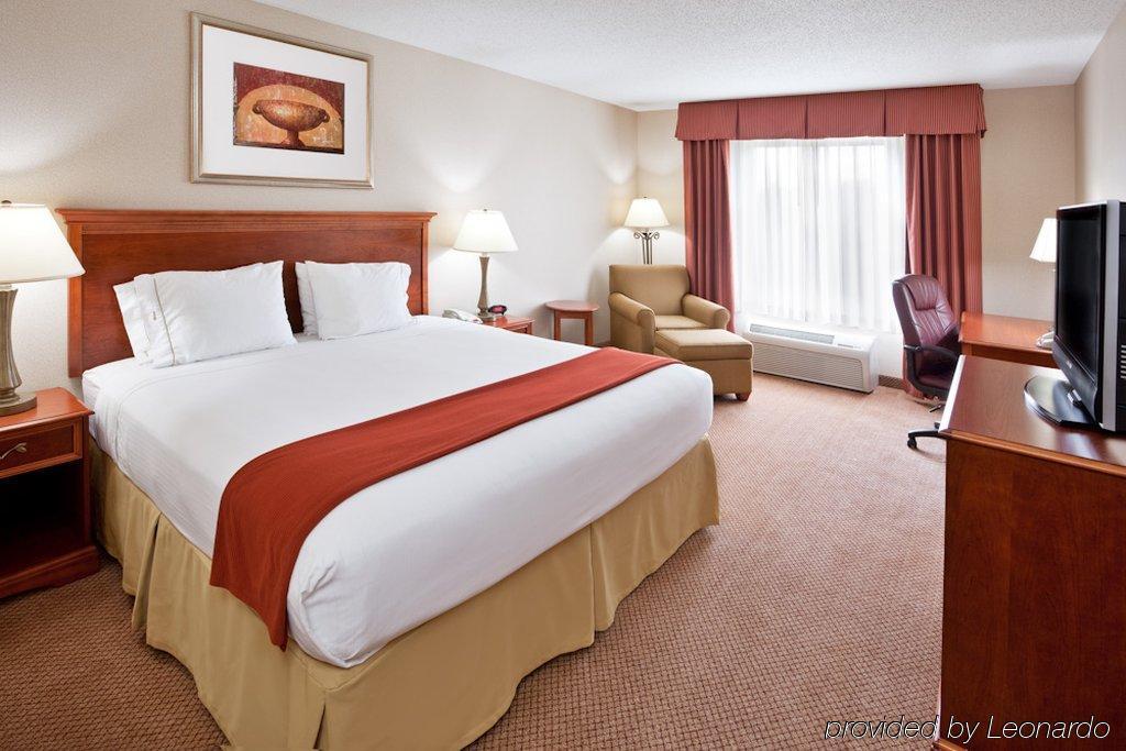 Holiday Inn Express Hotel & Suites Detroit-Utica By Ihg Bagian luar foto