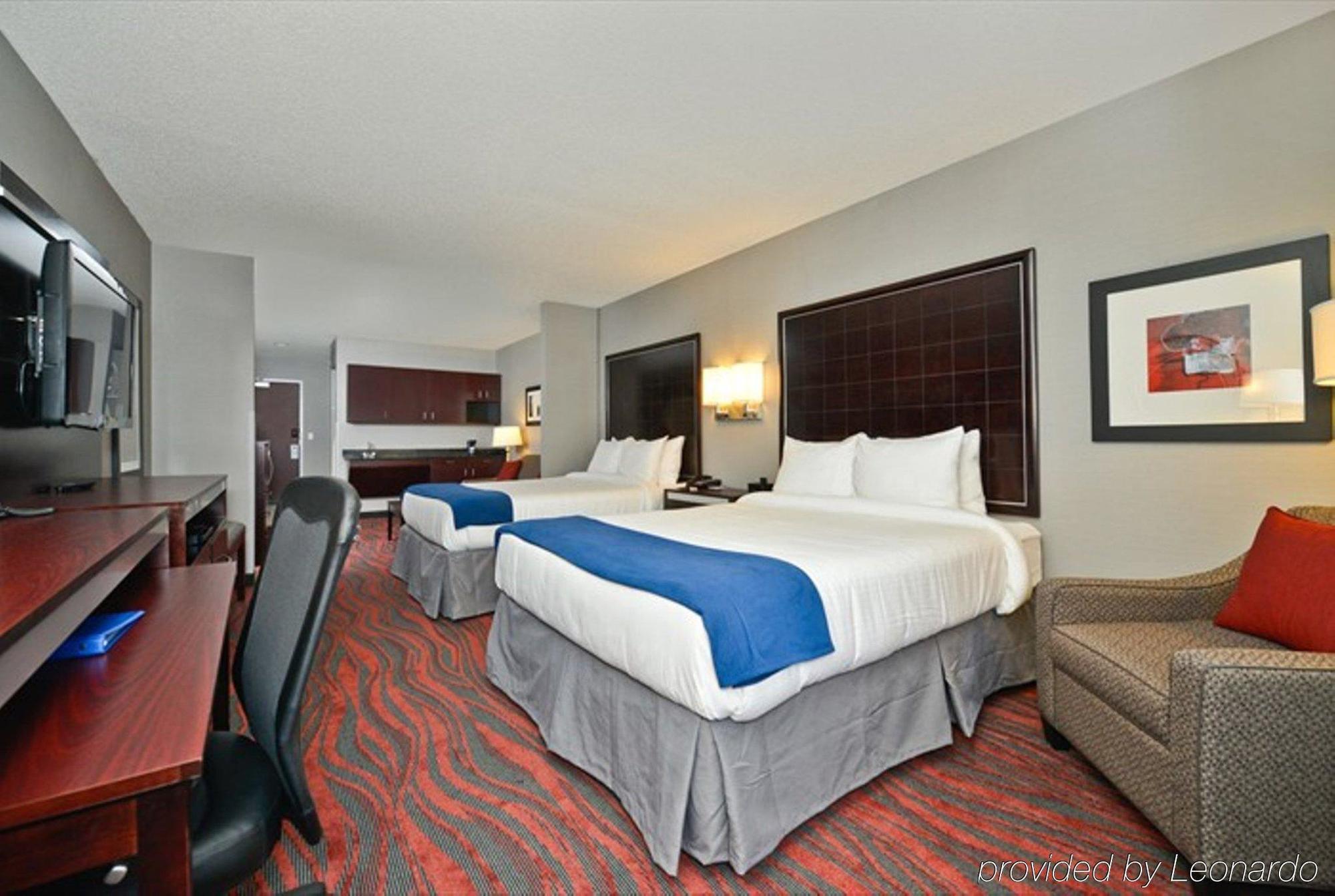 Holiday Inn Express Hotel & Suites Detroit-Utica By Ihg Bagian luar foto