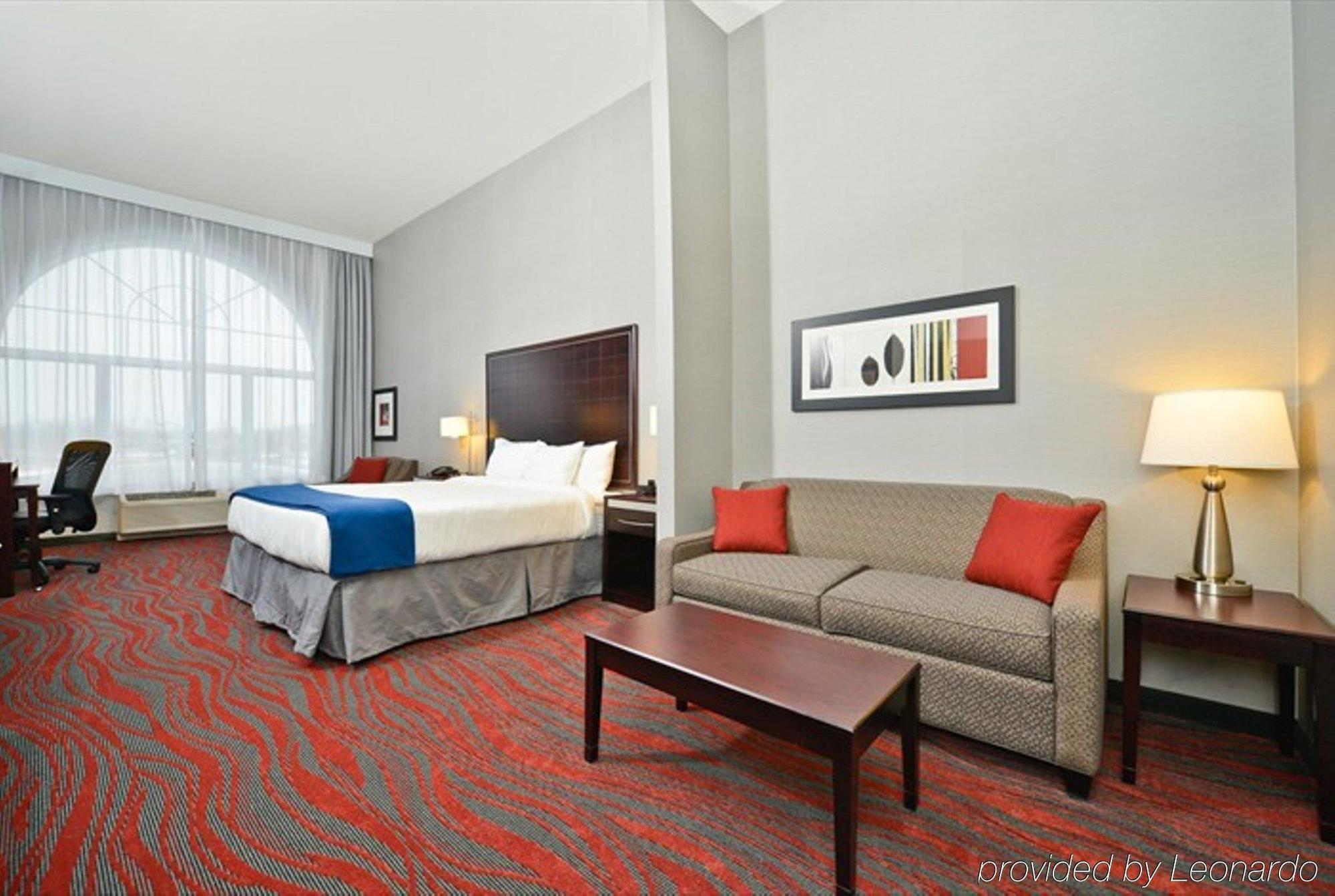 Holiday Inn Express Hotel & Suites Detroit-Utica By Ihg Bagian luar foto