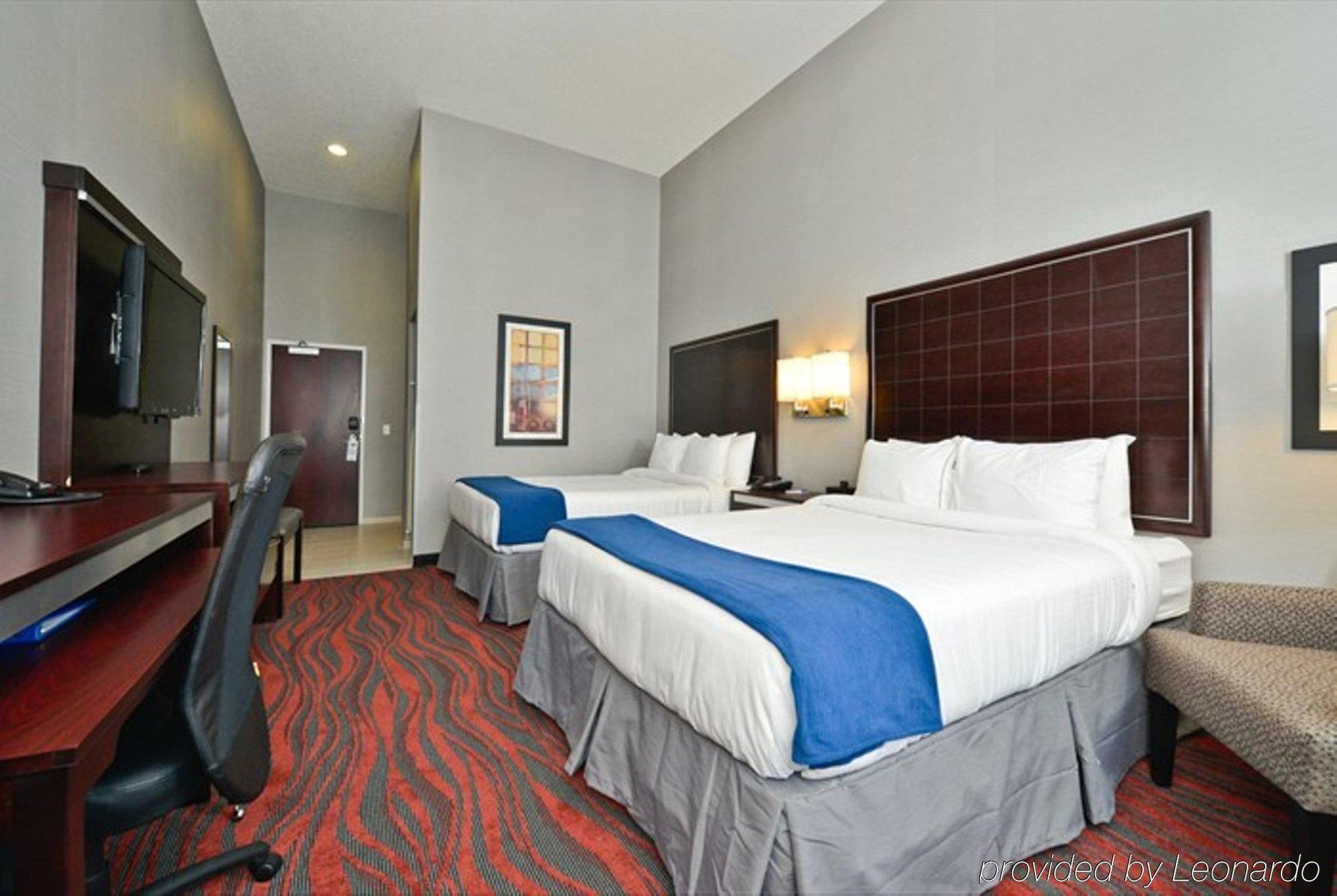 Holiday Inn Express Hotel & Suites Detroit-Utica By Ihg Bagian luar foto
