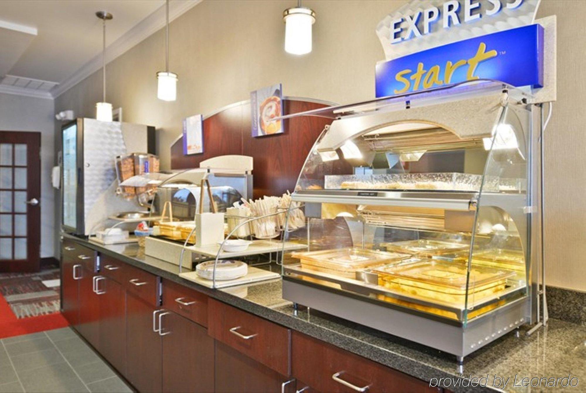 Holiday Inn Express Hotel & Suites Detroit-Utica By Ihg Bagian luar foto