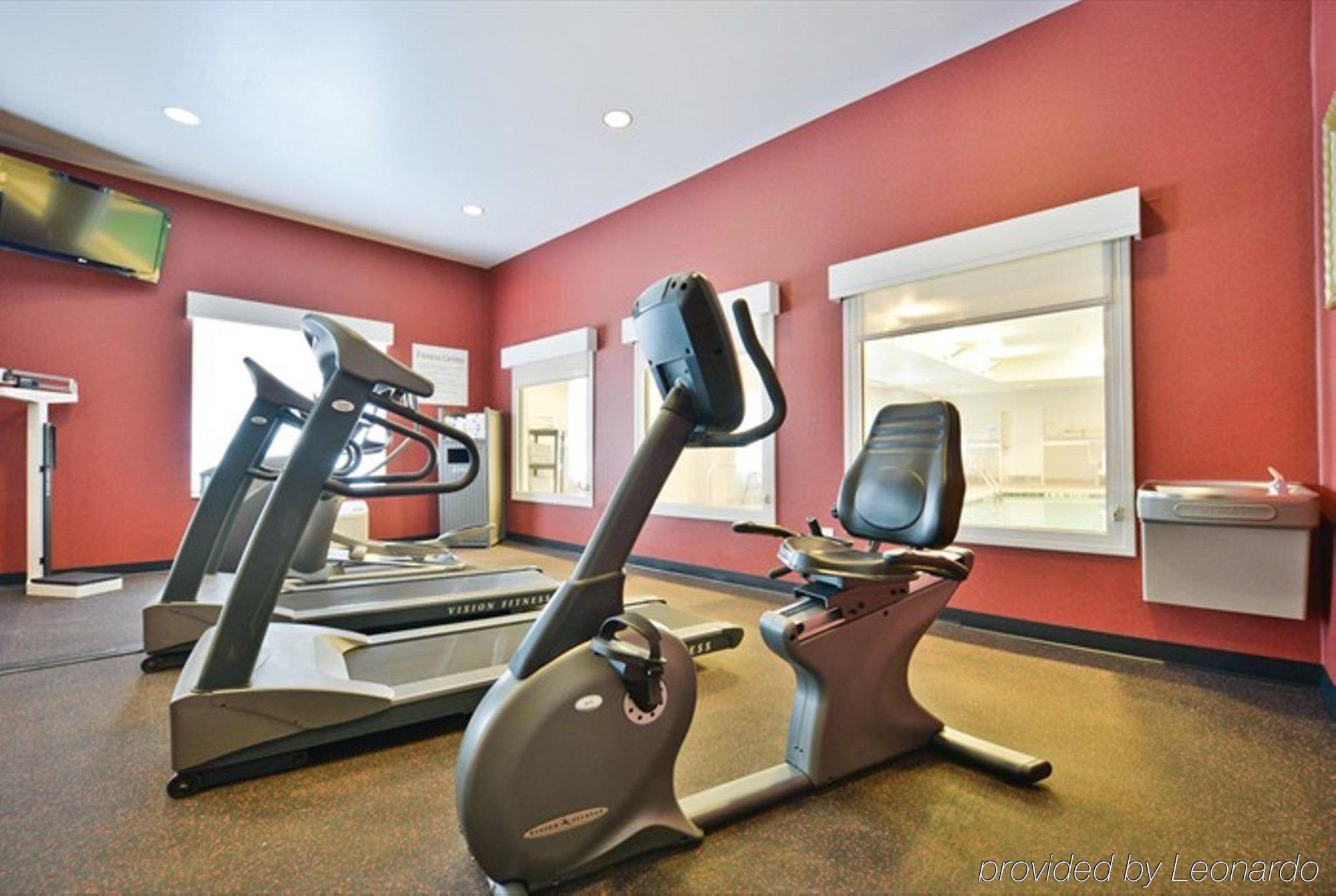 Holiday Inn Express Hotel & Suites Detroit-Utica By Ihg Bagian luar foto