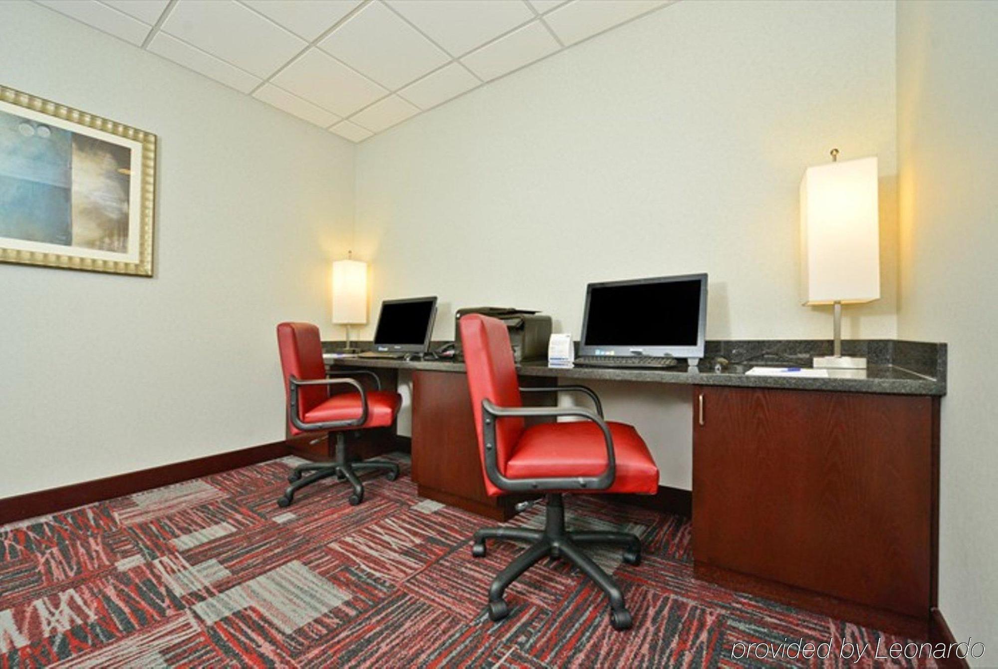 Holiday Inn Express Hotel & Suites Detroit-Utica By Ihg Bagian luar foto