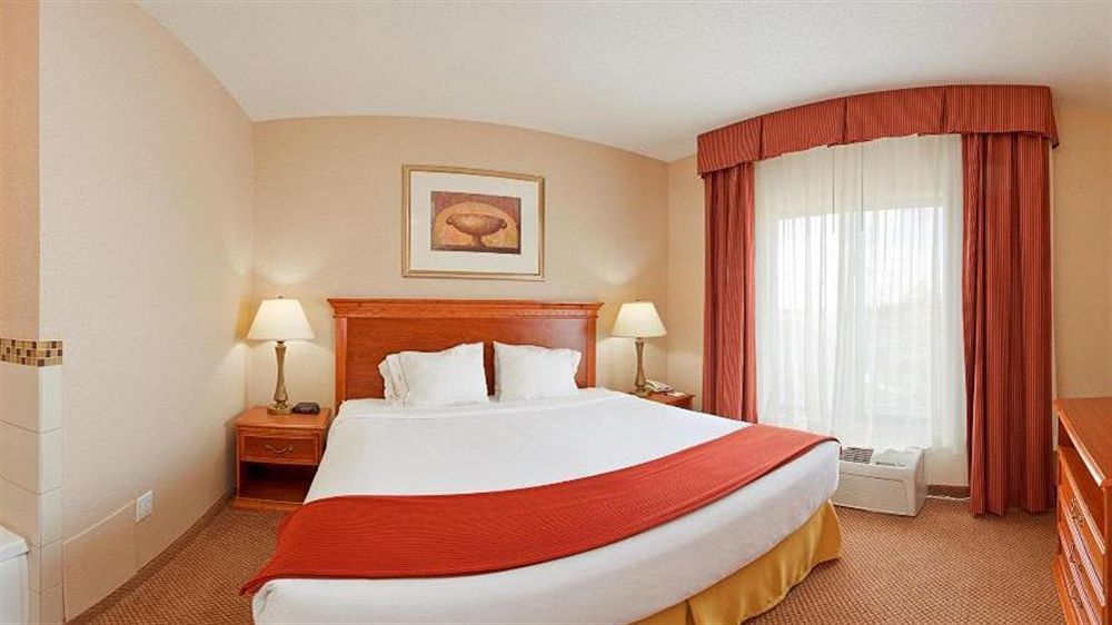 Holiday Inn Express Hotel & Suites Detroit-Utica By Ihg Bagian luar foto