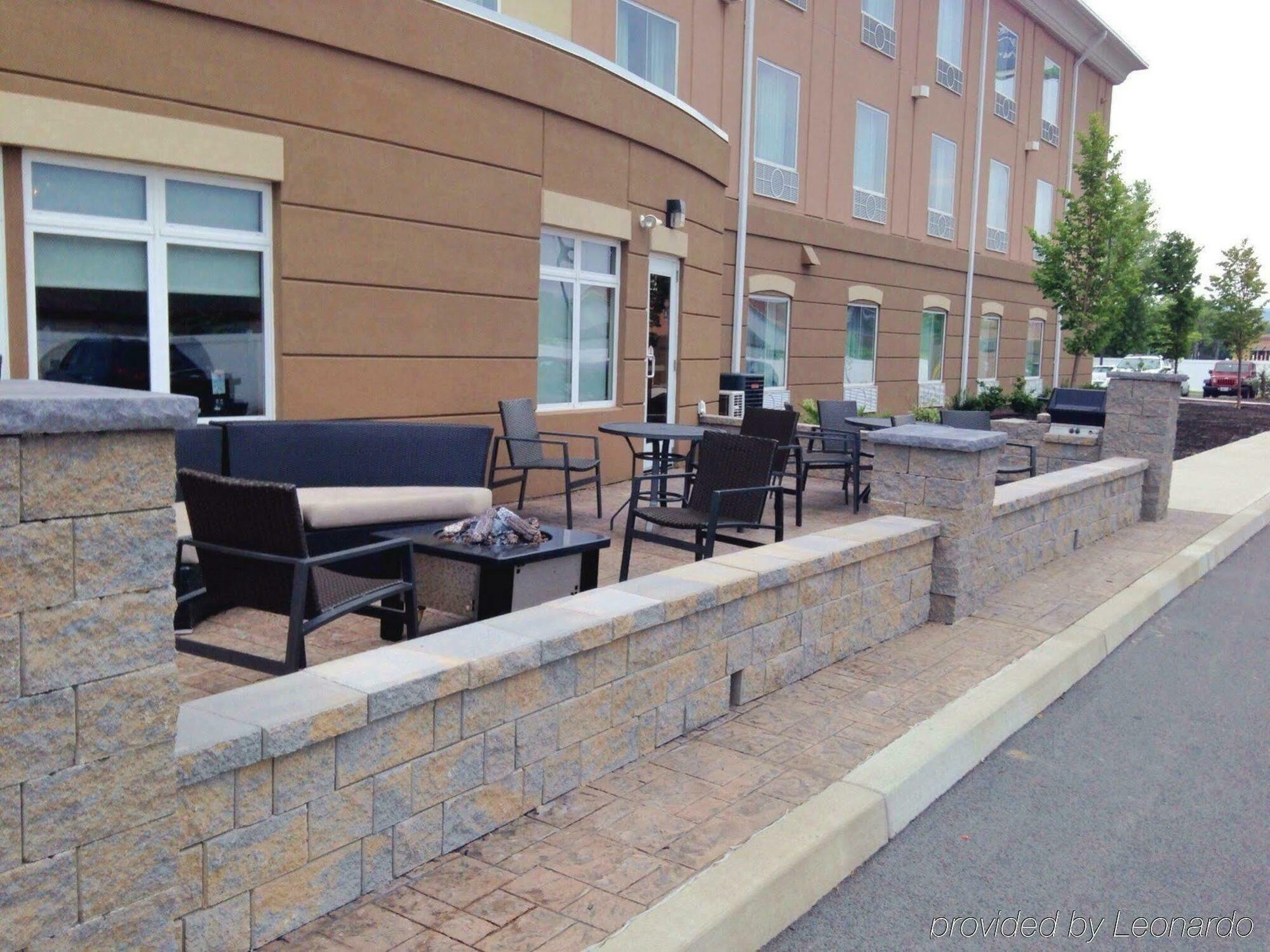 Holiday Inn Express Hotel & Suites Detroit-Utica By Ihg Bagian luar foto